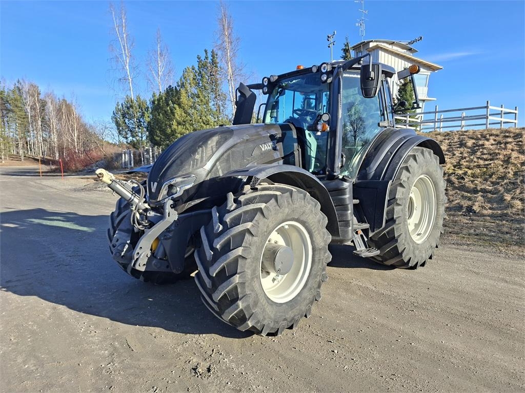 Valtra T235D
