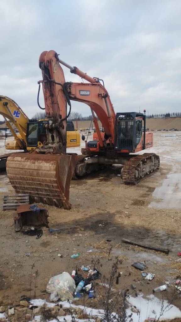 Pelle sur chenilles Doosan DX 520 LC — occasion 2012