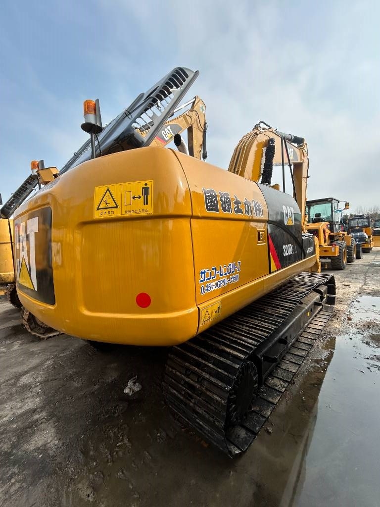 Pelle sur chenilles Caterpillar 320D — occasion 2023, 886 h