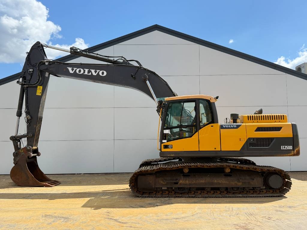 Volvo EC250DL - Hammer Lines / Automatic Greasing