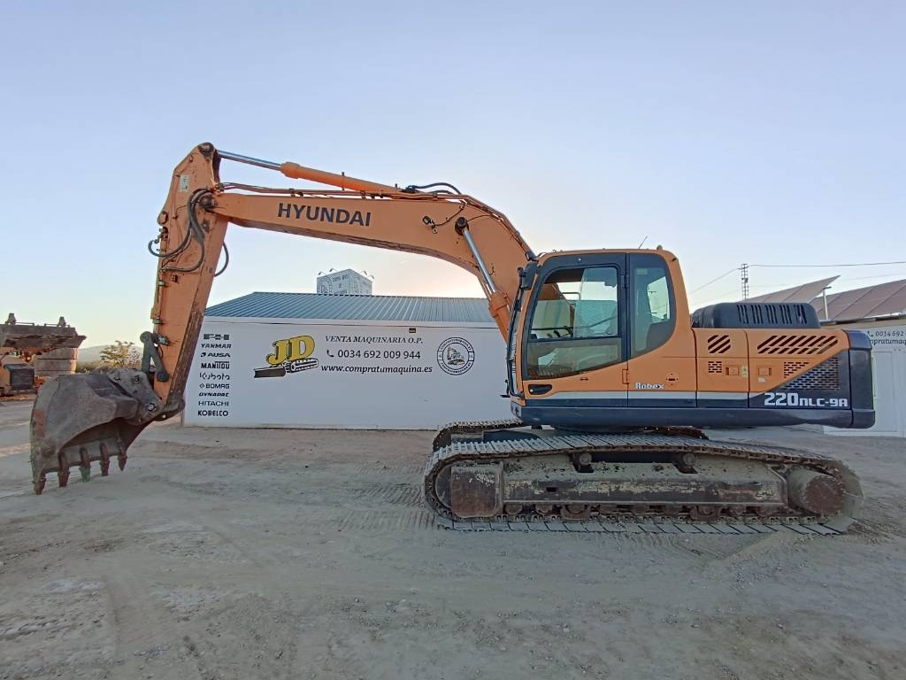 Pelle sur chenilles Hyundai R220LC-9A — occasion 2015, 16 172 h