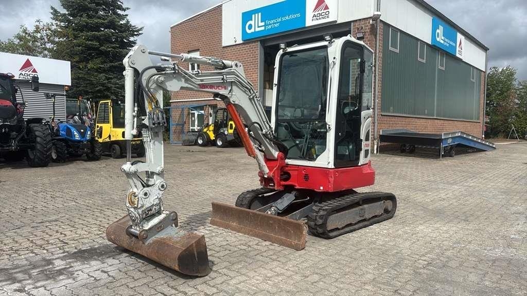 Pelle de manutention Takeuchi TB325R — occasion 2022, 1 675 h