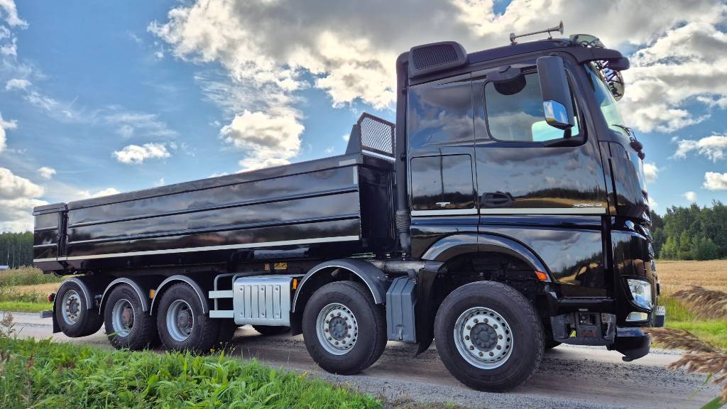 Mercedes-Benz Arocs 3263