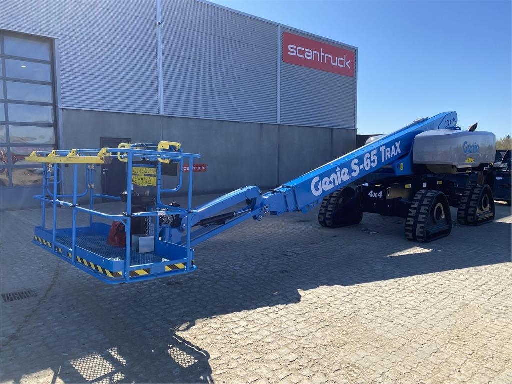 Genie S-65 TRAX