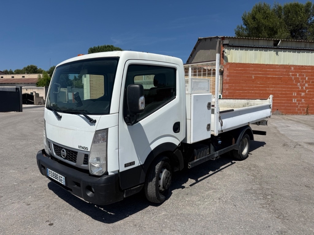 Nissan NT 400