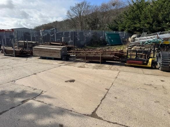 SCAFFOLDING & PLANKS