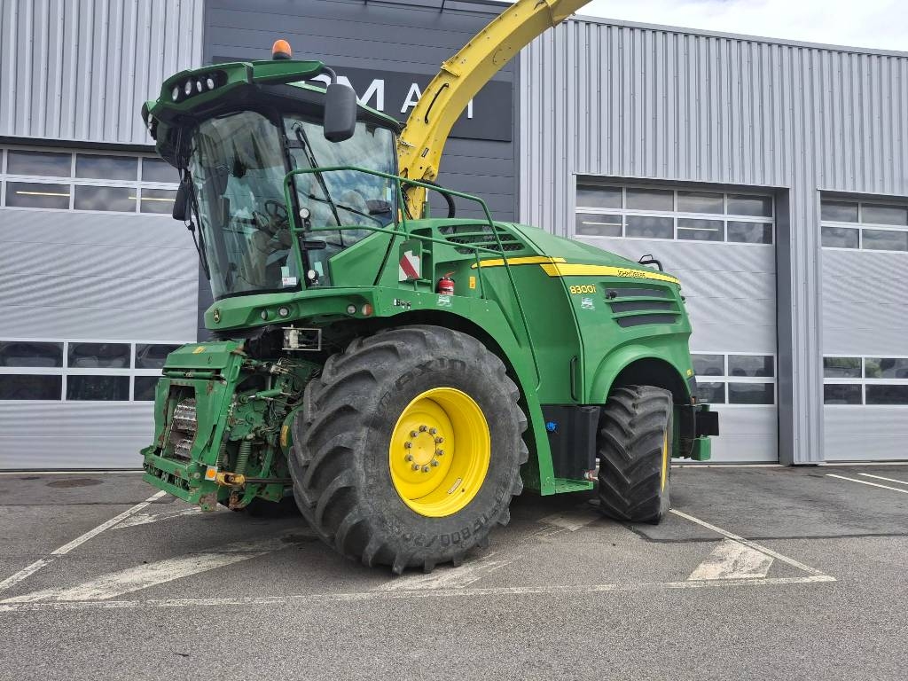 John Deere 8300 i