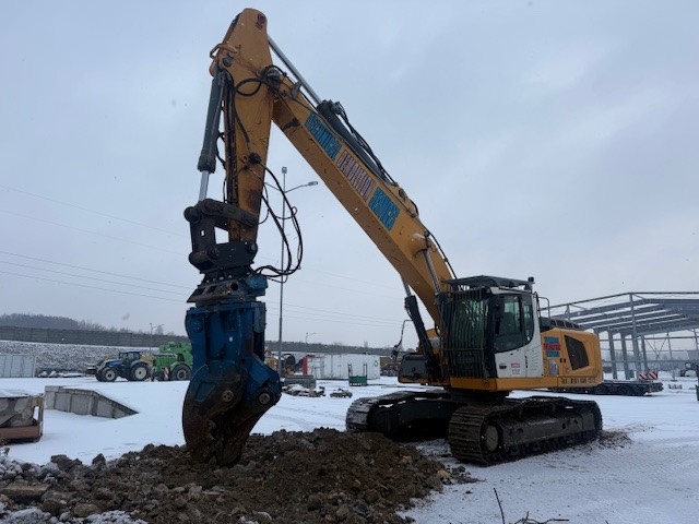 Liebherr R 946 LC+ Demolition Crusher