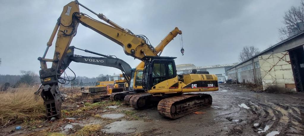 CAT 325 D