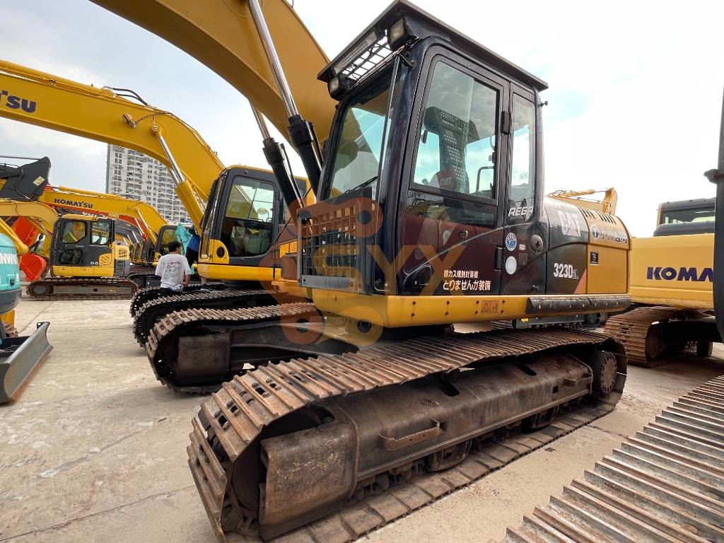 CAT 323D2L