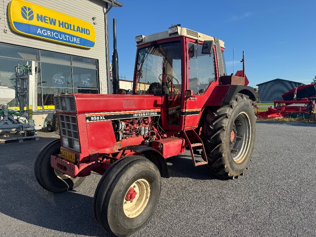 International 956 XL