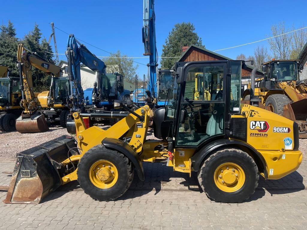 CAT 906 M
