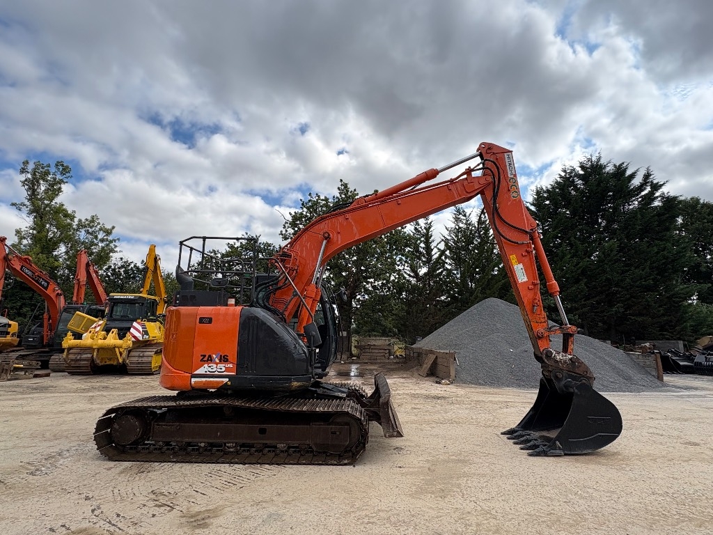Hitachi ZX 135 US-6