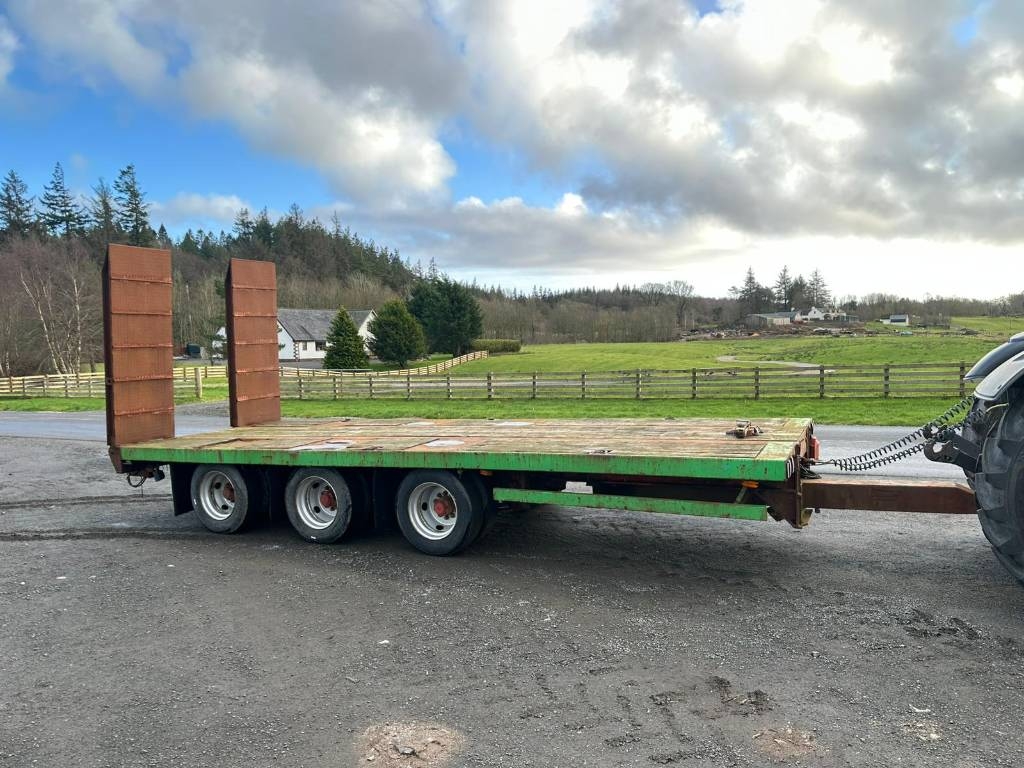 YORK/LDS Flat bed Tri-axle trailer with Ramps - Tr