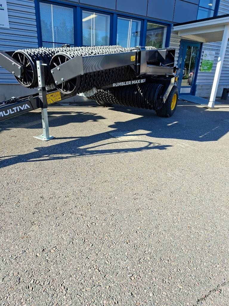 Multiva Rumbler Max 820 peltojyrä