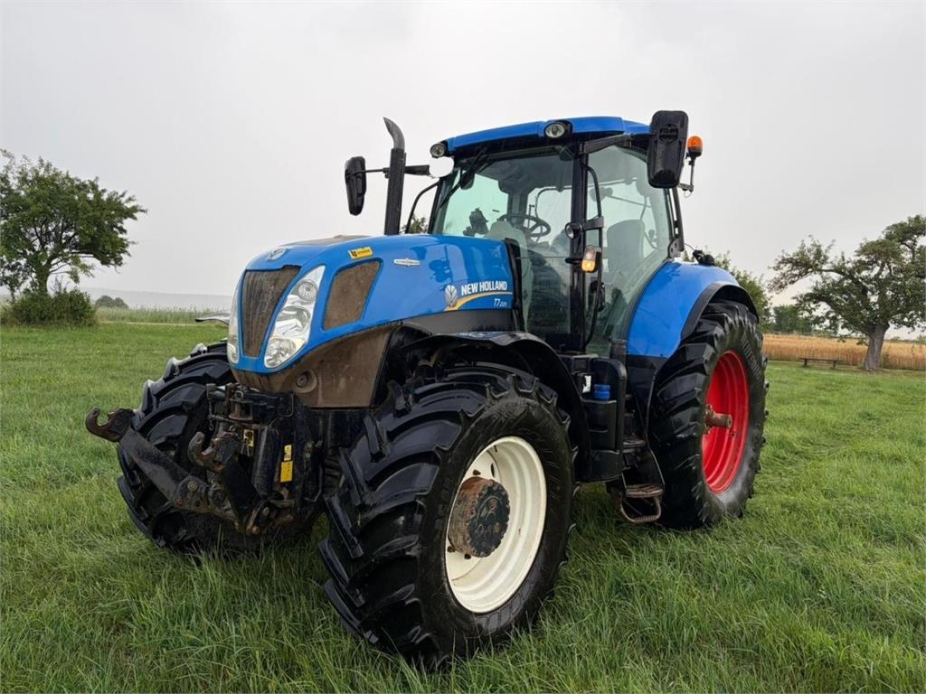 New Holland T7 220