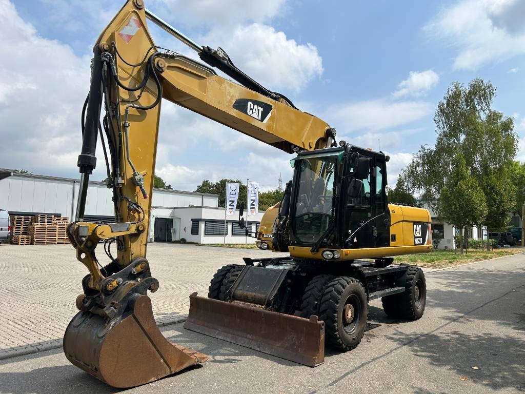 Pelle sur pneus Caterpillar M 322 D Year 12 Top Condition German Machine — occasion 2012, 11 219 h