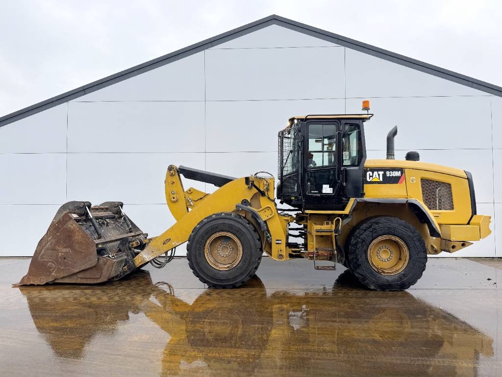 CAT 930M - High-tip Bucket / Weight System