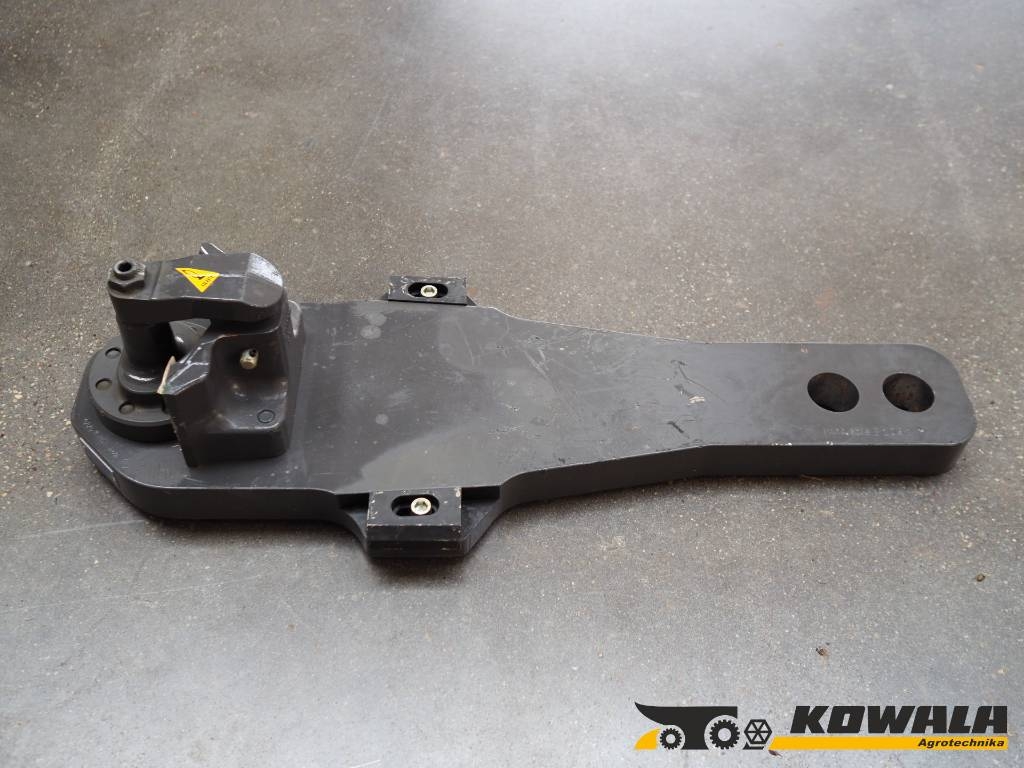 CLAAS Xerion - bumper hitch Piton Fix Rockinge
