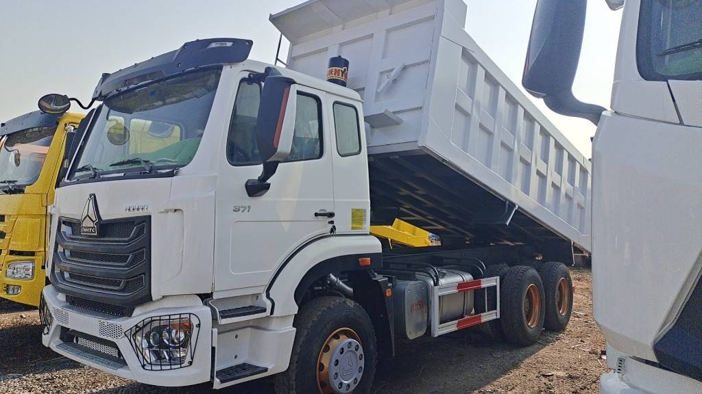 Camion benne Sinotruk Hohan371 — occasion 2023