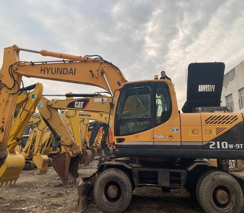 Hyundai 210W-9