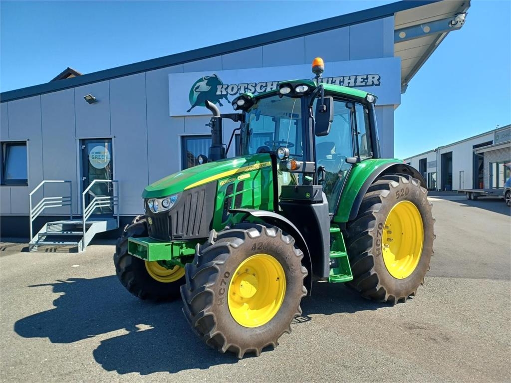 John Deere 6090M