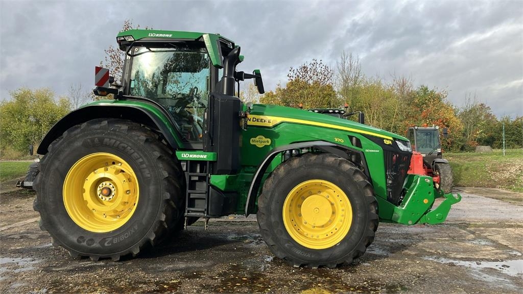 8R 370