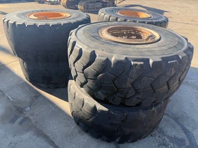 Astra ADT 30 C USED WHEELS 23.5R25 COMPLET