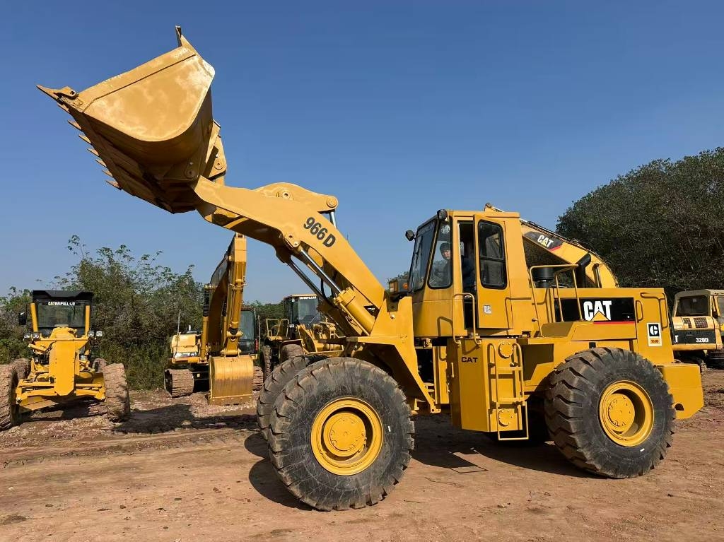 Chargeuse sur pneus Caterpillar 966D — occasion 2016