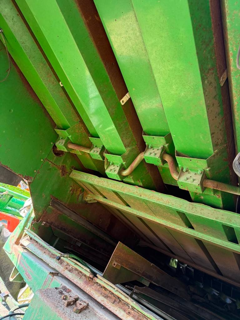 John Deere 2264
