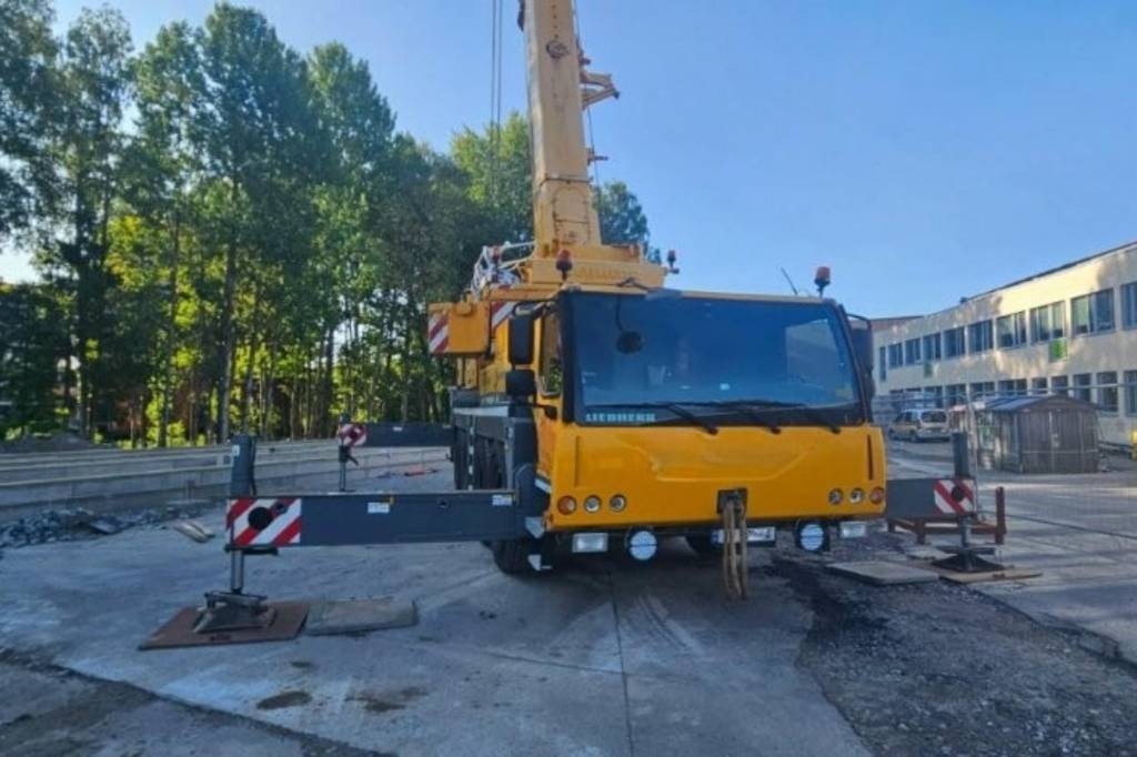 Grue tout-terrain Liebherr LTM 1090-4.1 — occasion 2013