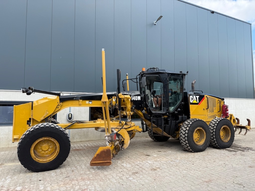 CAT 140 M