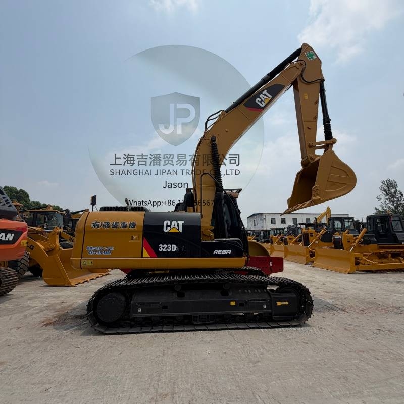 CAT 323 D