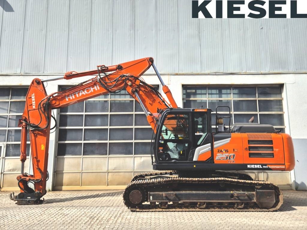 Pelle sur chenilles Hitachi ZX 250 LCN-7 — occasion 2022, 2 120 h