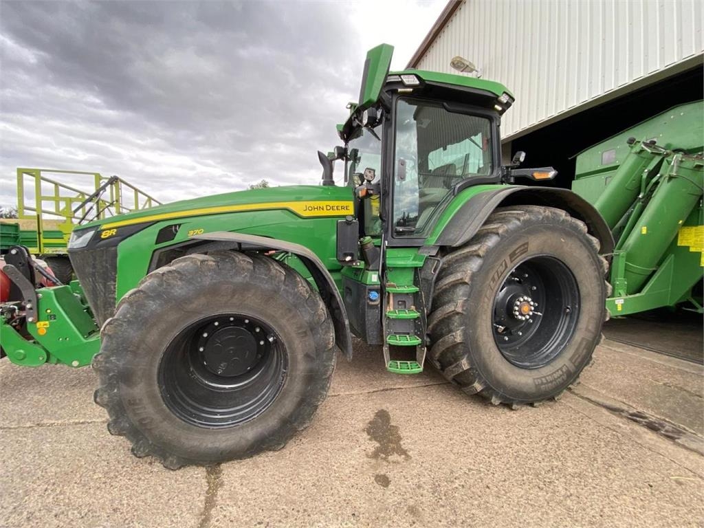 8R 370