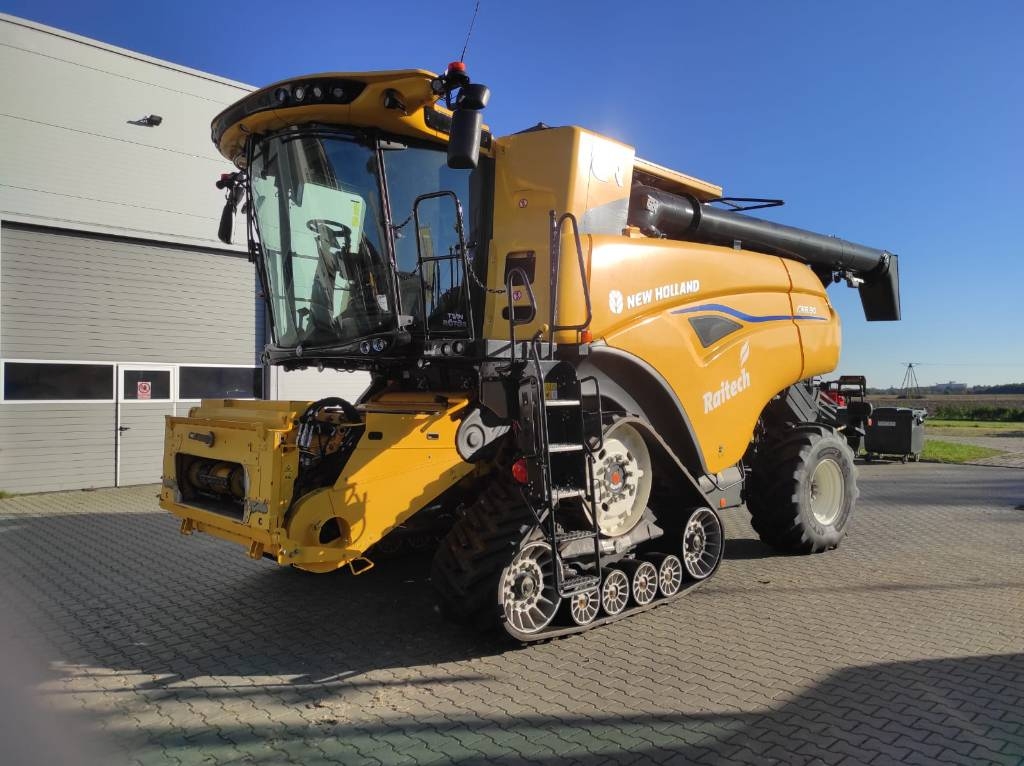 New Holland CR8.90 Track