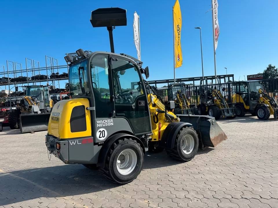 Chargeuse sur pneus Wacker Neuson WL 25 — occasion 2023, 690 h