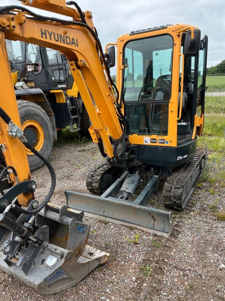 Hyundai R25Z-9 AK