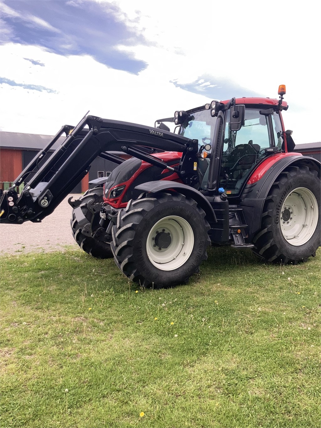Valtra N 174