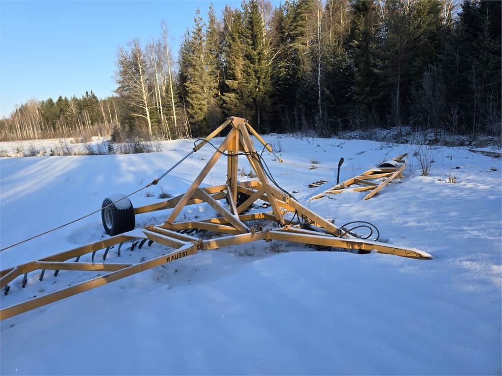Raussi jyrsinturpeenkääntäjä