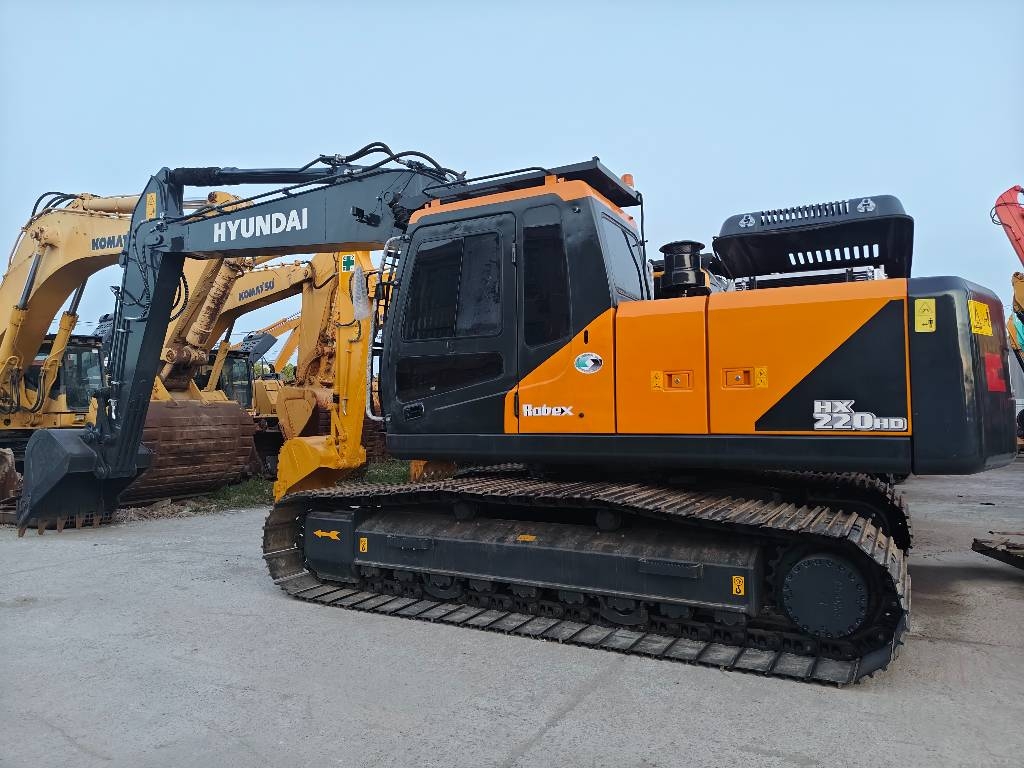 Pelle sur chenilles Hyundai HX 220 — occasion 2021, 1 700 h