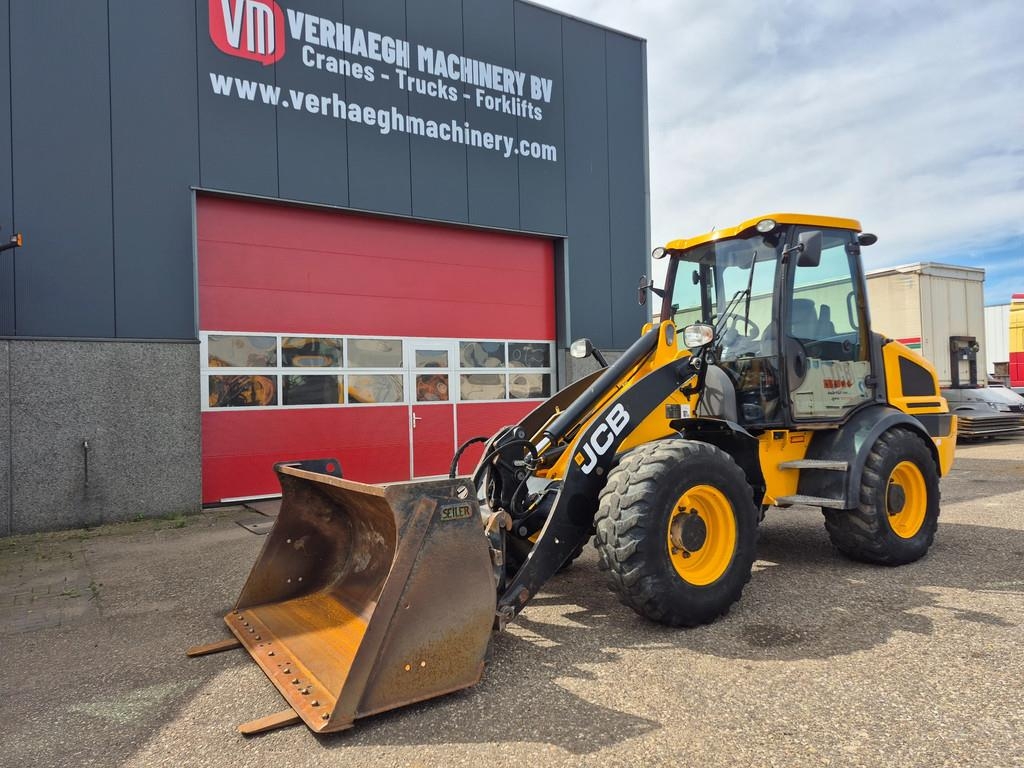 Tractopelle JCB 409 T4 — occasion 2019, 2 578 h