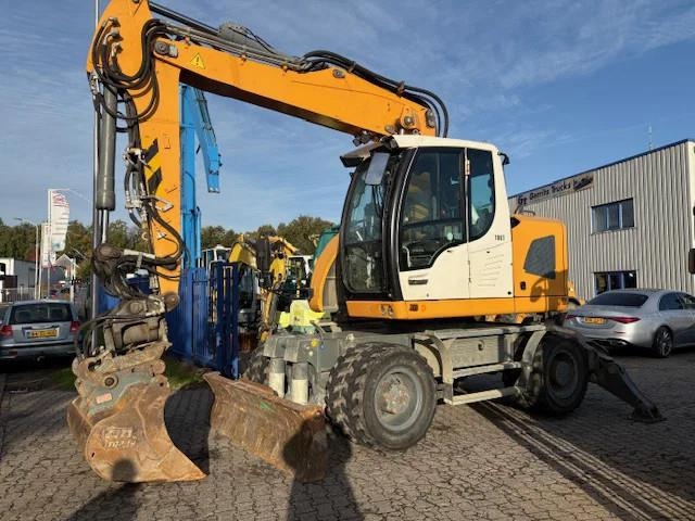 Pelle sur pneus Liebherr A918 Compact Litronic (2016 / 10900H ) — occasion 2016, 10 996 h