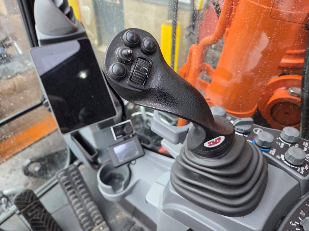 Hitachi ZX 135 W-7 Rotator, Sprzęt trakcyjny, StageV kuva 7