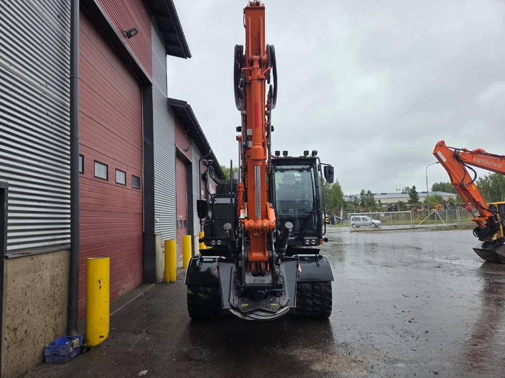 Hitachi ZX 135 W-7 Rotator, Sprzęt trakcyjny, StageV kuva 3