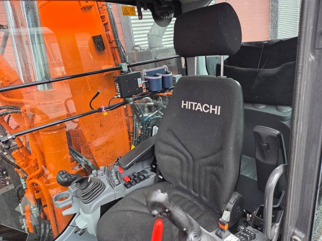 Hitachi ZX 135 W-7 Rotator, Sprzęt trakcyjny, StageV kuva 8