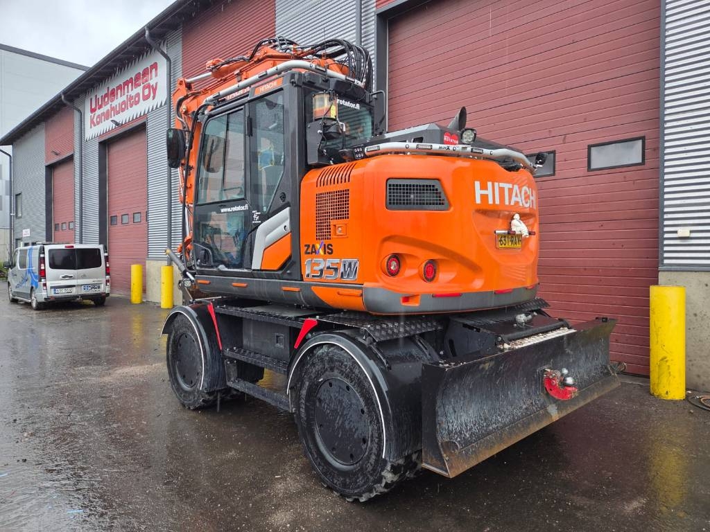 Hitachi ZX 135 W-7 Rotator, Sprzęt trakcyjny, StageV kuva 5