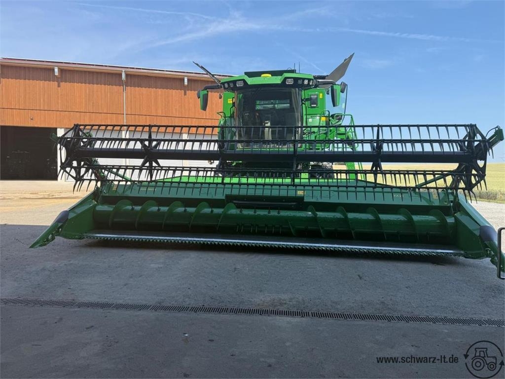 John Deere S7 700