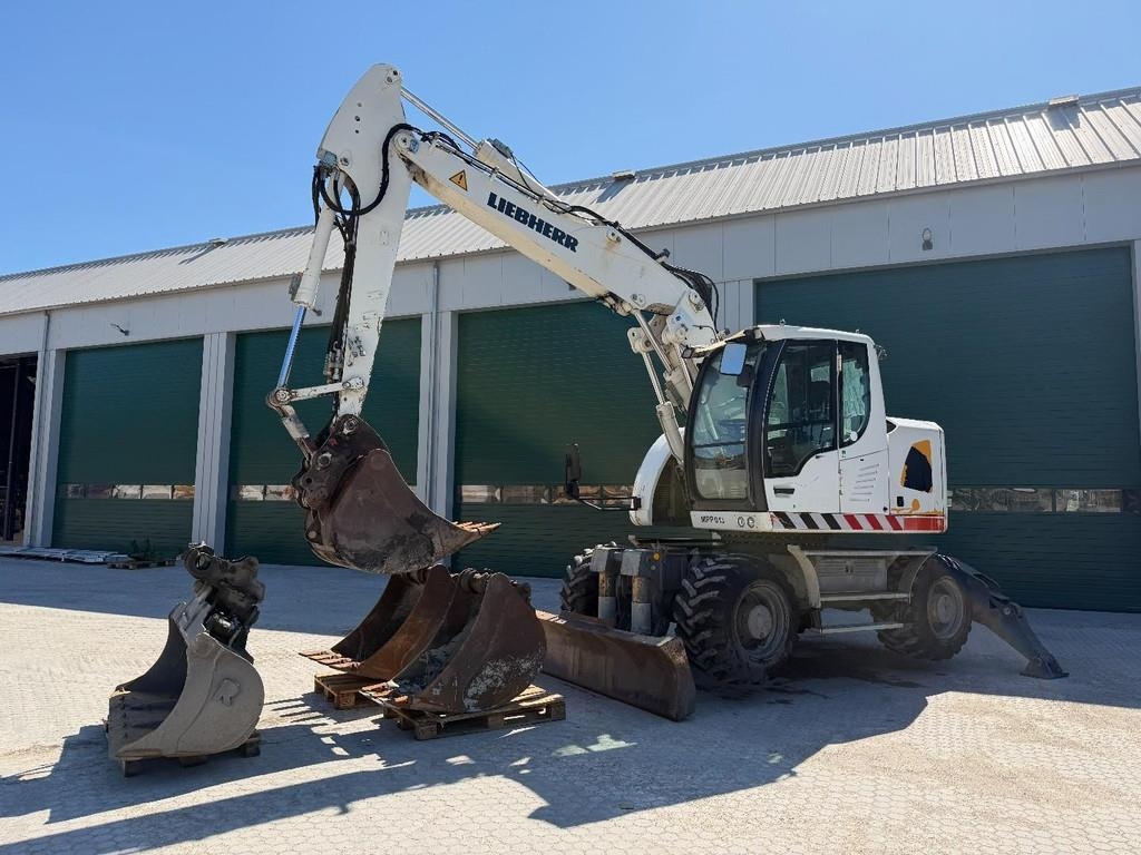 Liebherr A914 Compact Outriggers // Quick Coupler // 5x att