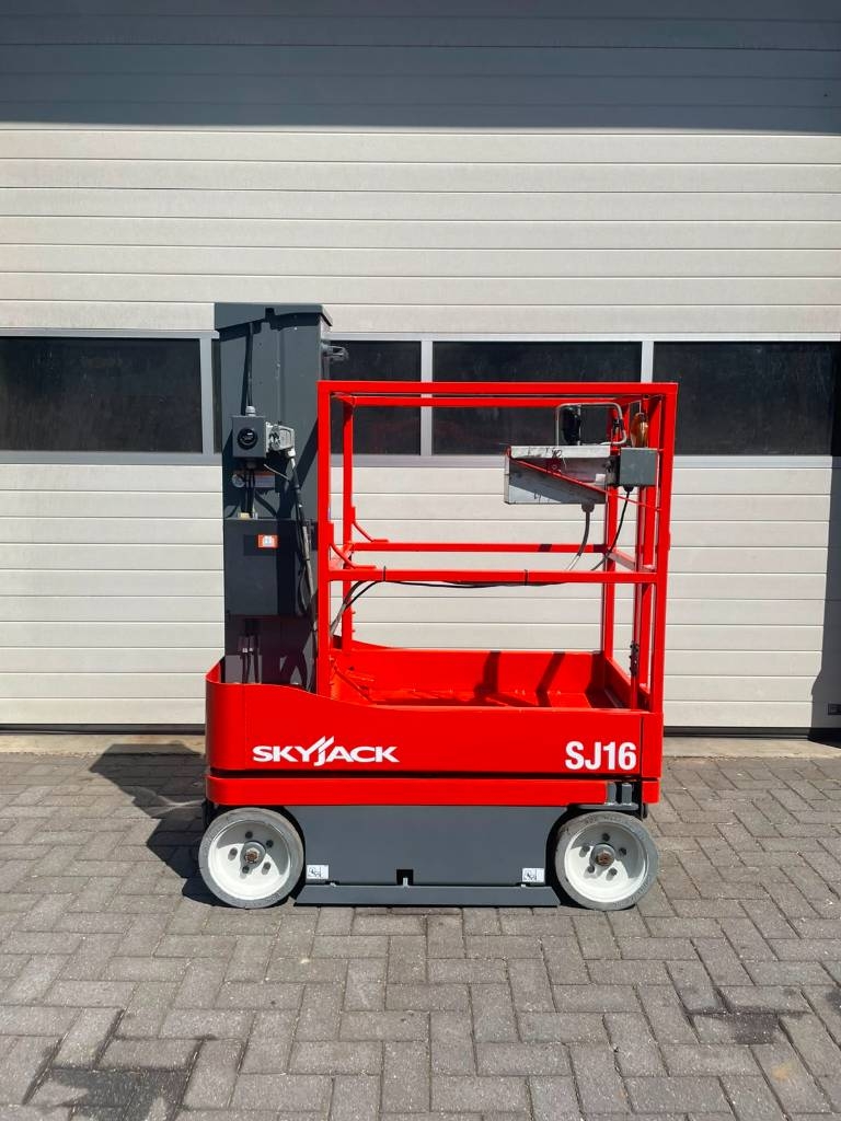 SkyJack SJ 16